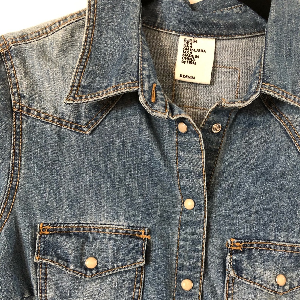 Fitted denim button-down long-sleeve shirt.